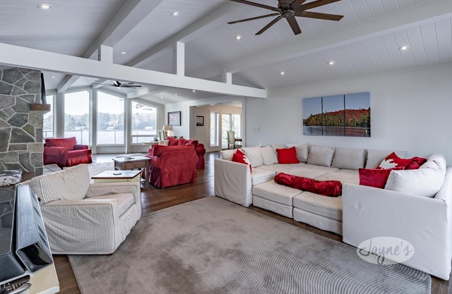 5 bed 3 bath cottage on Lake Muskoka, SW Exposure, Sunsets!
