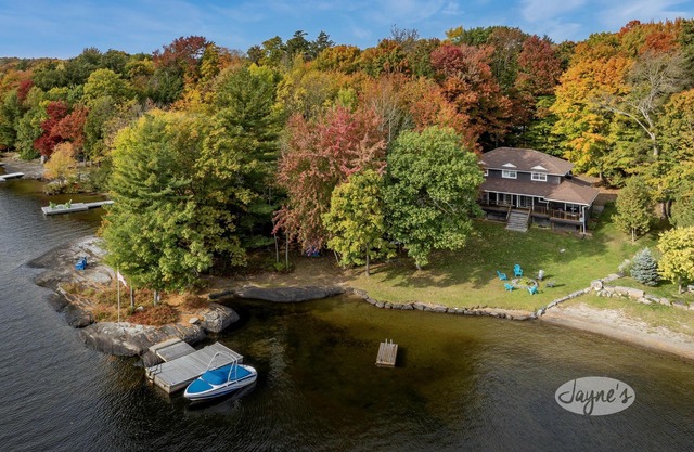 5 bed 3 bath cottage on Moon River