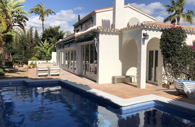 5-bed villa SUPERlocation: beach, restaurants, harbour, all walking distance!