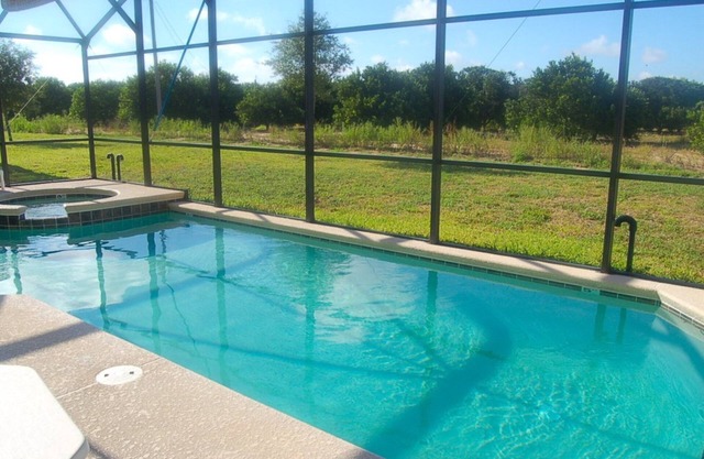 5 Bedroom, 3.5 Bathrooms Pool/Spa home Games Room in Gated Community.