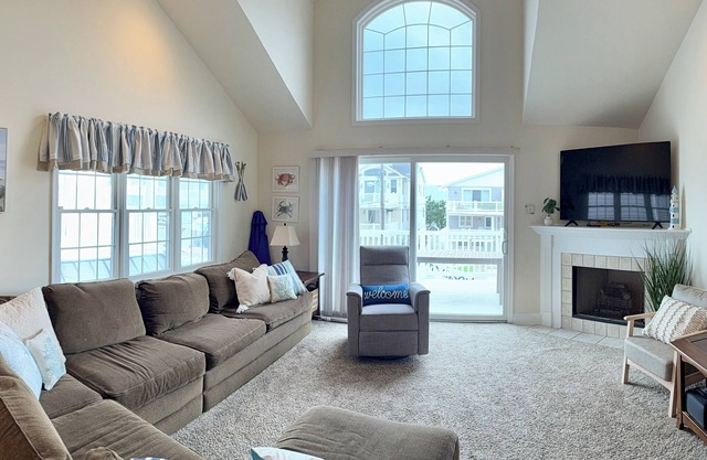 5 Bedroom + Bonus Room; Sleeps 15 in Sunny Sea Isle- ideal location 47th Street!