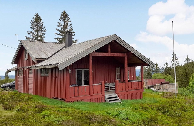 5 bedroom cozy home in Lifjell