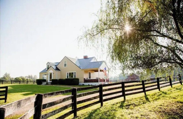 5 bedroom farmhouse close to town and the lake