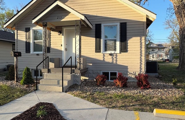 5-bedroom house in Hays with AC, WiFi