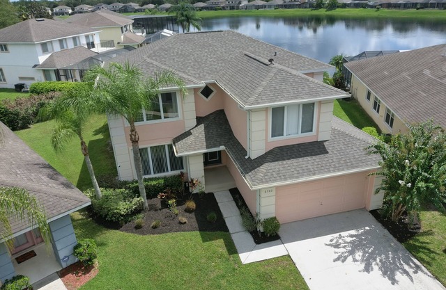 5 bedroom lakefront home w/large private pool & spa - Close to WDW & Universal