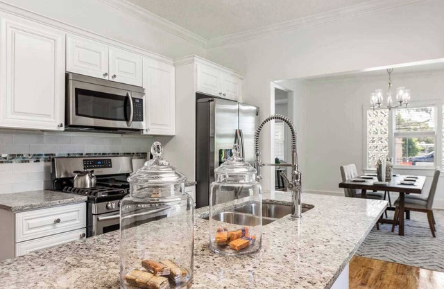 5 Bedroom, Large ATL House, Sleeps 12, Parking