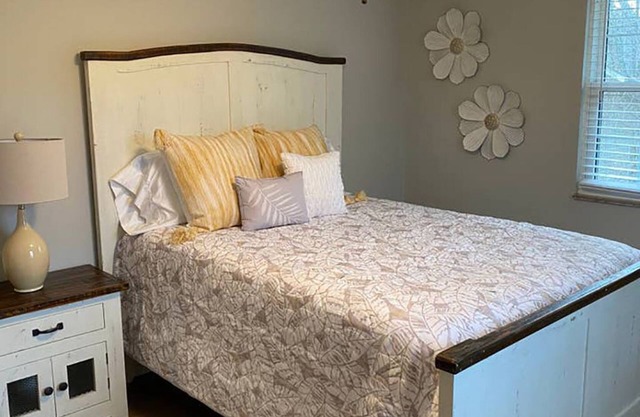 5 Bedroom Large Groups Welcome 15 min to UT/Downtown