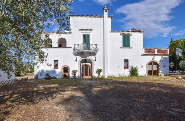 5 bedroom lovely home in Lucera