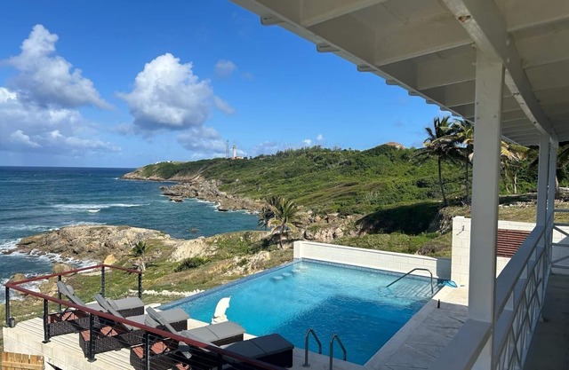 5 bedroom relaxation Oceanfront w/Stunning natural views. 5 bdrms, sleeps 12