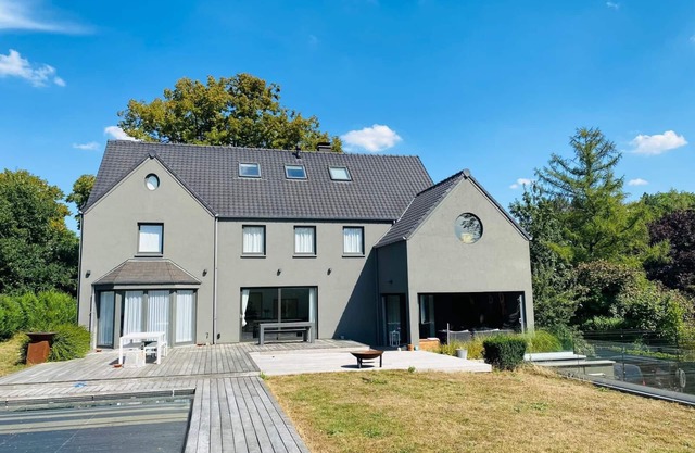 5-bedroom villa with pool and gym
