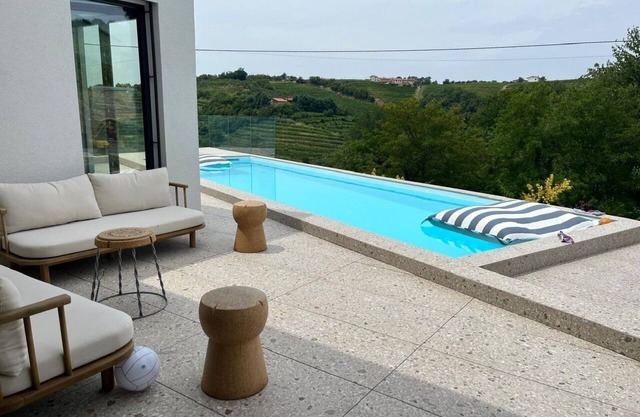 5-bedroom Vila Solini in the heart of Goriška brda with private pool