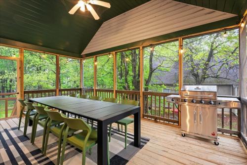 5 Br Sleeps 14 Hot Tub-Sauna-Movie Theatre-Arcade
