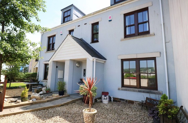 5 CHANDLERS YARD, pet friendly, country holiday cottage in Burry Port