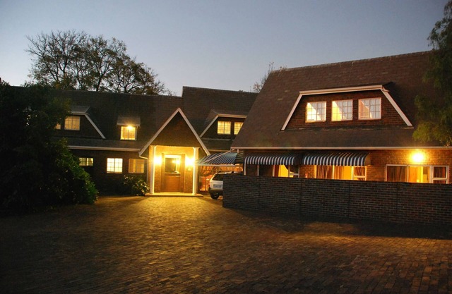 5 CROWN GUEST HOUSE