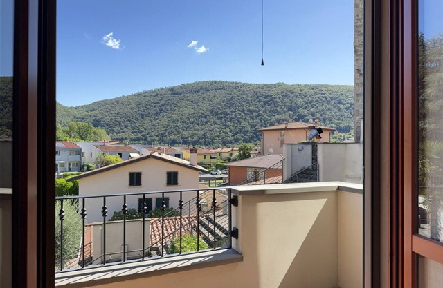 5' from Lake Iseo, Your Oasis of Peace