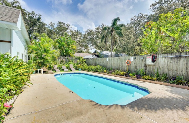 ~ 5 Mi to Beaches: Spacious Tampa Bay Home!