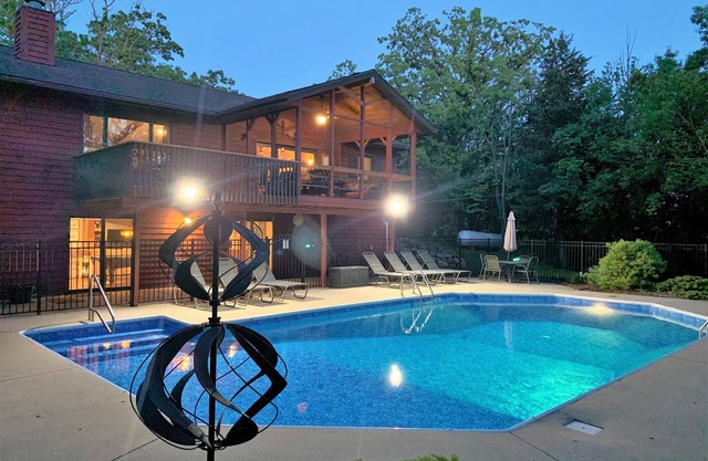 5 Miles to Downtown Lake Geneva - Secluded Nature Views & Game Room