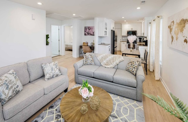 5 min Walk to DT Davidson| Firepit, Pet Friendly