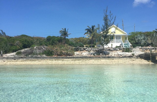 5 minutes from Harbour Island!