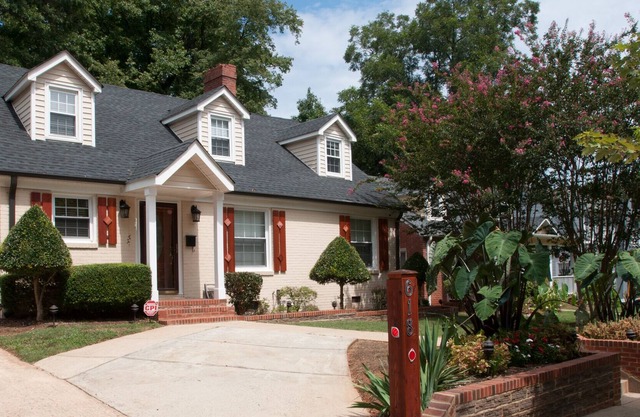 5 Minutes to Uptown Charlotte: Great Stay for In-Town Holidays,Meeting and Event