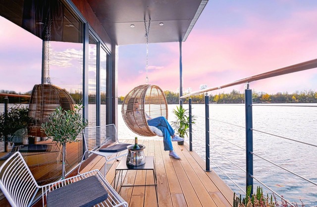 5*: Nid d'amour sur l'eau avec Jacuzzi (40' Paris)