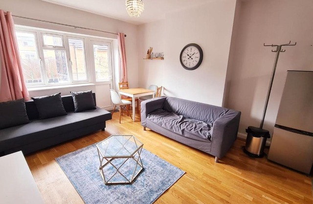 5 SLEEPER CLOSE TO OLD STREET/SHOREDITCH