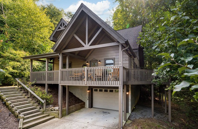 5 STAR accessible cabin, family friendly, pet friendly, long views, NEW hot tub