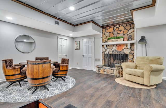 5 Star - Basement Apt - 2 BD - Pet Friendly