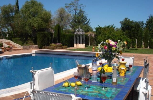 5 STAR VILLA, PRIVATE POOL,WIFI, TENNIS COURT, GARDENS, AUT.GATE -TAVIRA 3 km