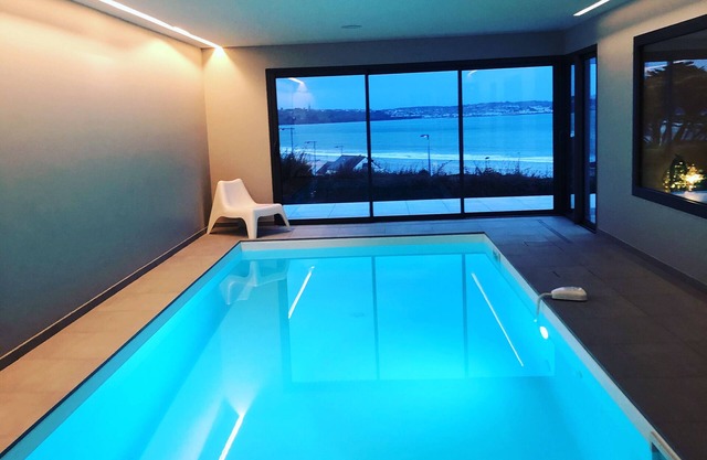 5-STAR VILLA WITH SEA VIEW AND INDOOR POOL <>IMMEDIATE PROXIMITY TO THE BEACH