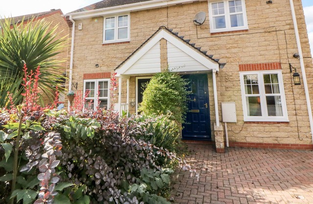 5 SUNNYBANK, family friendly, with a garden in Darley Dale