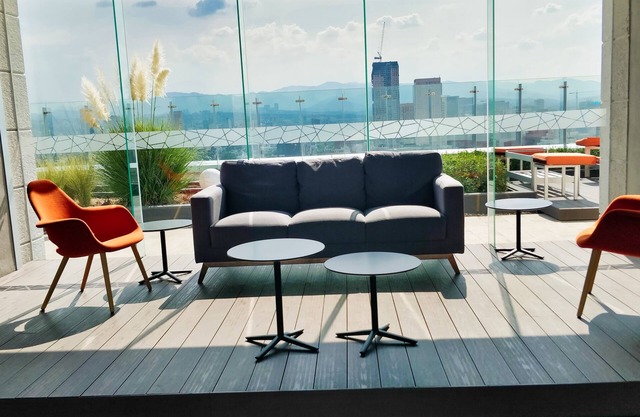 50% Off Beautifully Appointed 1BR Apartment w/Amazing city views
