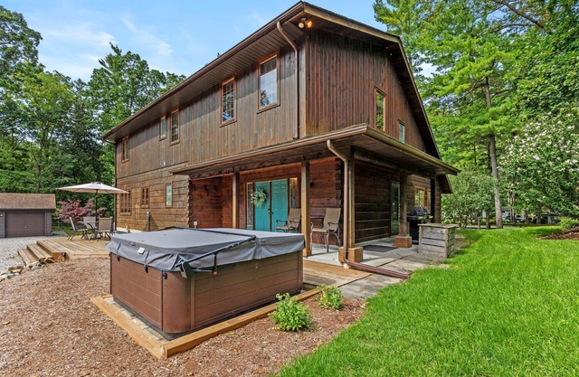 $500 GIFT w/stay*! GRAND COTTAGE IN PORT FRANKS, HOT TUB. PET-FRIENDLY!