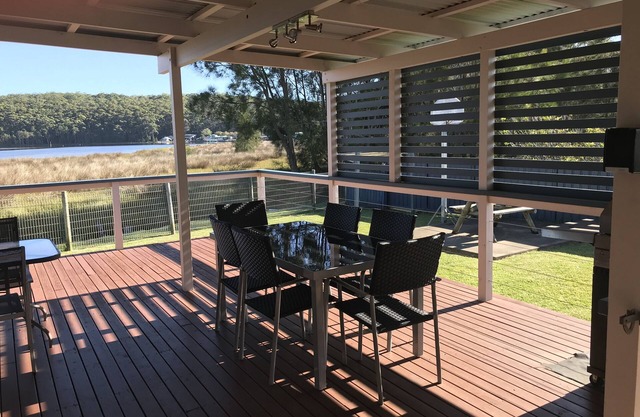 500 Metres from the Beach Lovely Cottage with Magnificent Lake View and Sunsets