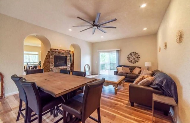 5000sqft W Indoor Hotub, Gameroom, Views & Private Suite!