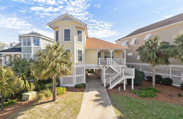 54 Pelican Bay by AvantStay | Steps from Beach + Community Pool