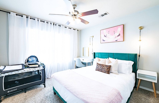 55% Monthly special price W 4rooms W 3 fullbath W walk to College