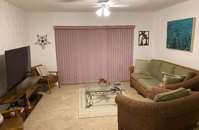 55 plus - Travelling professional - 2-bd condo in Fort Myers - 90 day min stay