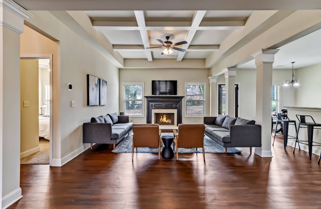 5br/3ba, sleeps 12! Newly renovated w/media room!