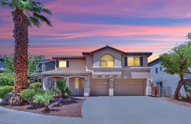 5BR 4FB Sweet Home with Strip View!