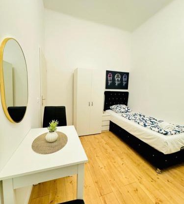 5BR Apartment Near Atzgersdorf Park, 11Min Walk