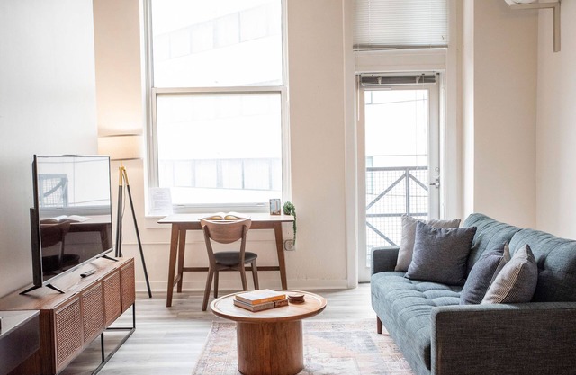 5BR CozySuites The Block-SkybridgeAccess