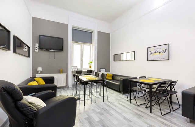 ⭐5BR FAMILY APARTMENT ❤️A/C ☕FREE-BREAKFAST @OLD-TOWN