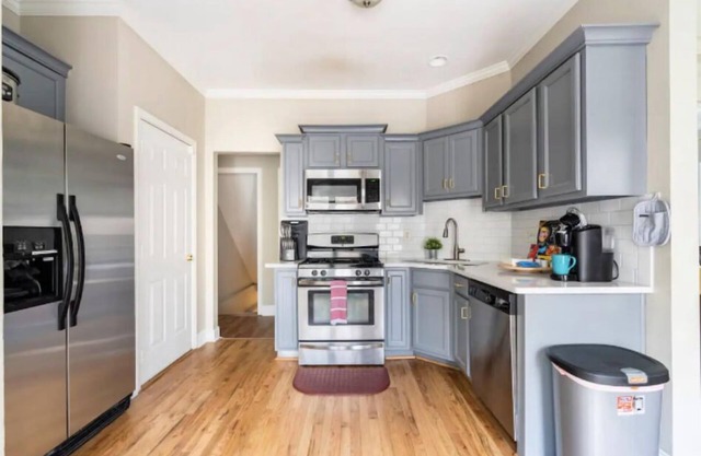 5BR Family home w/ luxury suite, 7 mi to city ctr, 8 bds, safe neighborhood