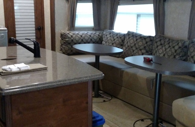 5th Wheel, Delivered to YOUR DREAM LOCATION in the GSMNP! Stay in the ACTION !