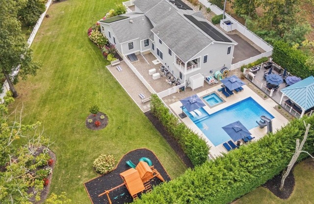 6,000 Sq.ft. 18 Guests, 7-Bed, 6-Bath, Pool, Spa, Outdoor Kitchen, Garden, WIFI.