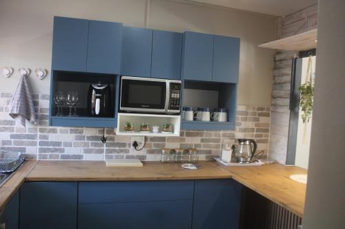 6 Bayview Seaside Apartment