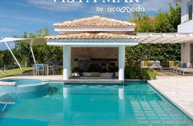 6 bdr + 7 bthr Villa with Private pool/garden and sunroom🌷🌞/near the beach 🌅 🌊 👙