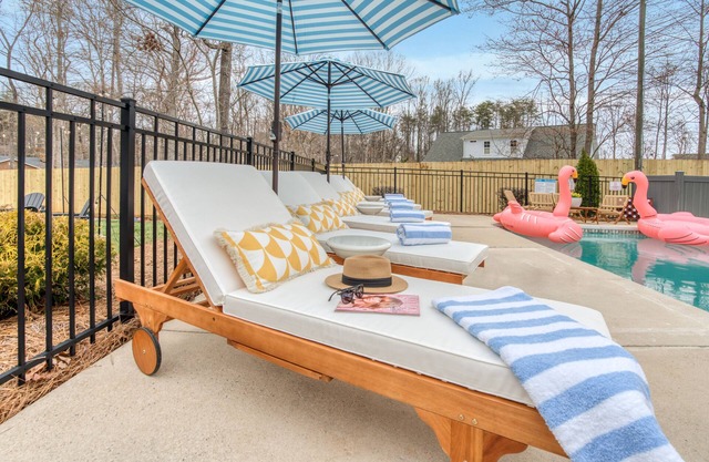 6 Bdrm Family Retreat! HotTub, FirePit, Basketball