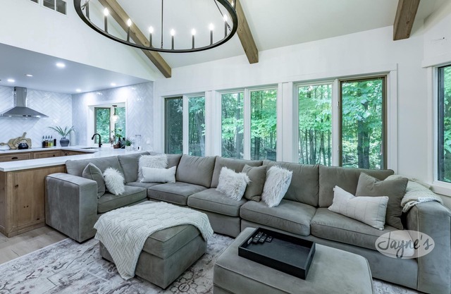 6 bedroom 4 bathroom cottage on Bass Lake near Orillia